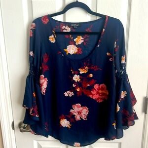 Heart N Soul Floral‎ Blouse Bell Sleeve Crochet Trim Navy Blue Medium